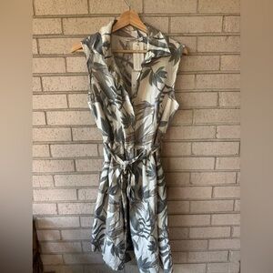 Sleeveless Leaf-Print Midi Dress with Tie Waist in Beige and Gray